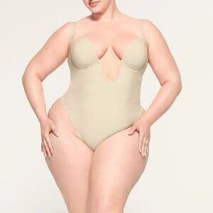 SKIMS Deep Plunge Shapewear Bodysuit in Size 4XLarge